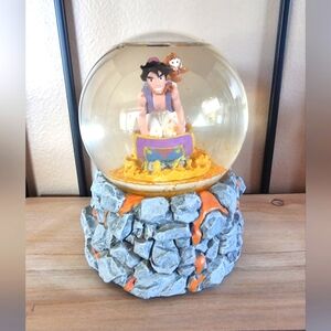 Disney - ALADDIN & ABU - Arabian Nights - Flying Carpet - Musical Snow Globe